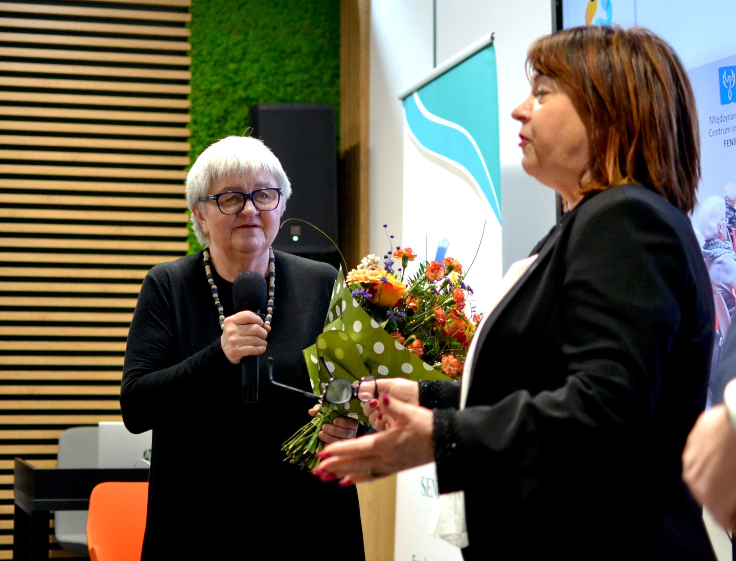 zdjęcie z uroczystości wybor&oacute;w  Ambasador&oacute;w Europejskiego Centrum Wolontariatu